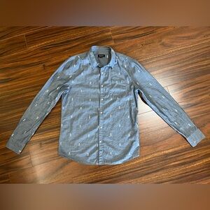 Bluenotes men’s medium shirt, button up, chambray, pineapple print, light blue